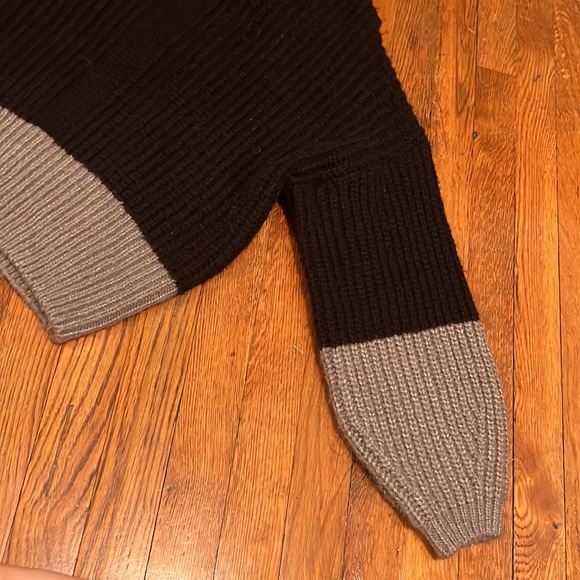 Black and grey sweater - Picture 3 of 4